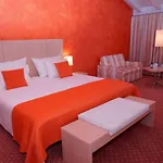 Lenzerhorn - Alpine Stay, Spa&savour Hotel 4*