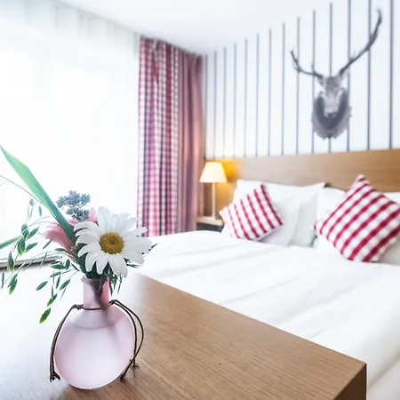 Lenzerhorn - Alpine Stay, & Savour Lenzerheide