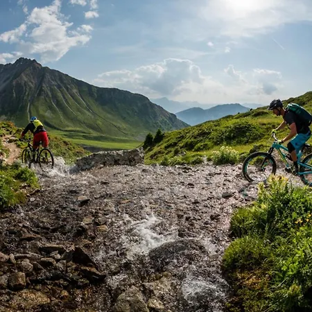 Lenzerhorn - Alpine Stay, & Savour Hotel