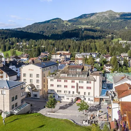 Lenzerhorn Hotel 4*