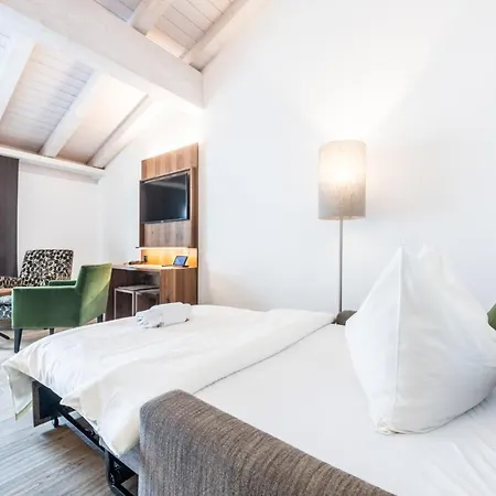 Hotel Lenzerhorn - Alpine Stay, & Savour